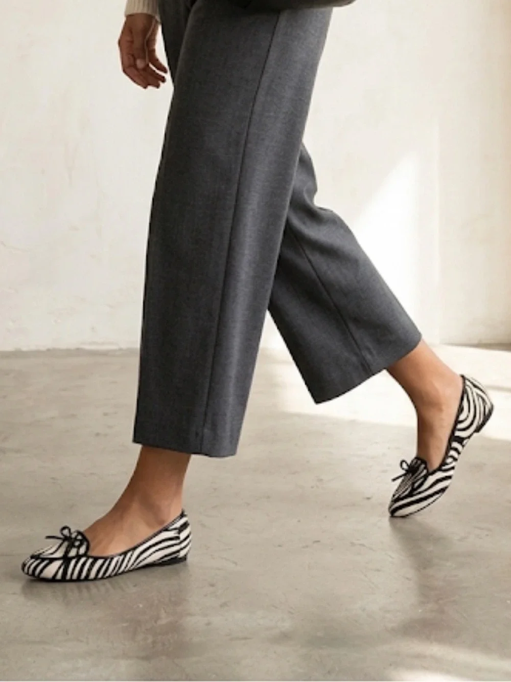 Ellen Tracy Zebra Print Cow Hair Ballet Flats Loafers Black White Bow Size 7